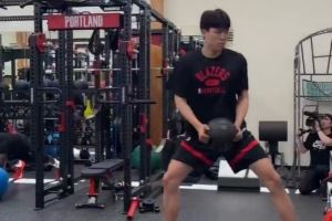 杨瀚森队内训练视频📹️滑翔暴扣+三分空心入网 与队友相谈甚欢