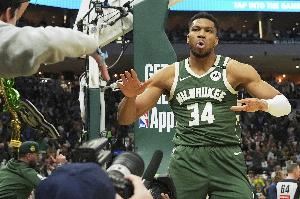 雄鹿老板：6月份和字母哥有过交谈 他致力于为球队效力