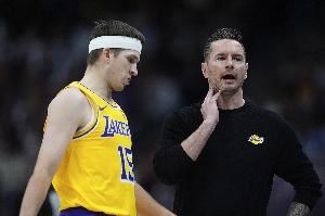 雷迪克：最让我感到鼓舞的是场上的沟通比去年同期有了长足进步