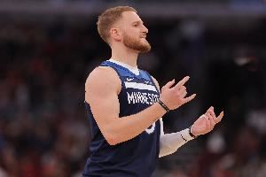 队记：迪文岑佐分位出身打了3场控卫值得商榷 难道在效仿火箭？